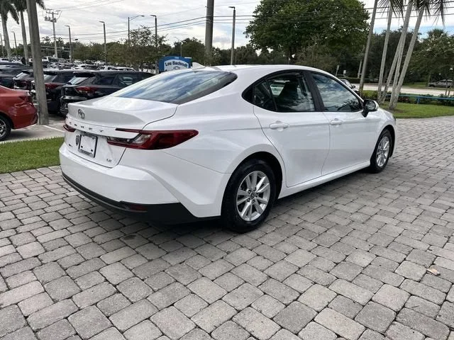 2025 Toyota Camry LE photo 38