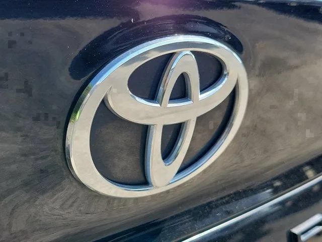 2025 Toyota Camry LE photo 10