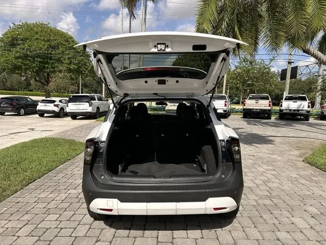 2025 Nissan Kicks SV photo 28