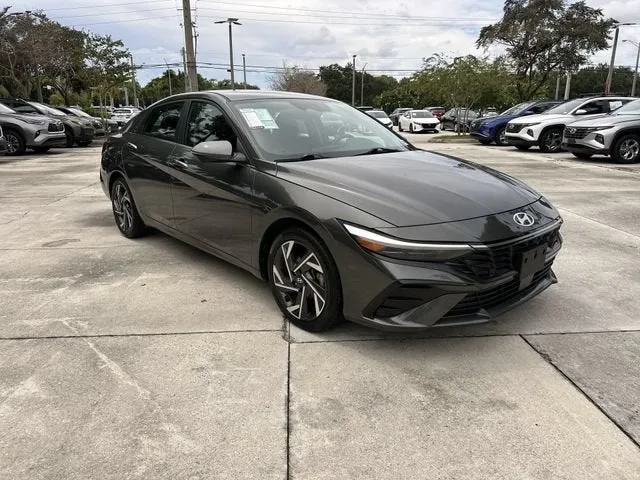 2024 Hyundai Elantra Limited photo 16