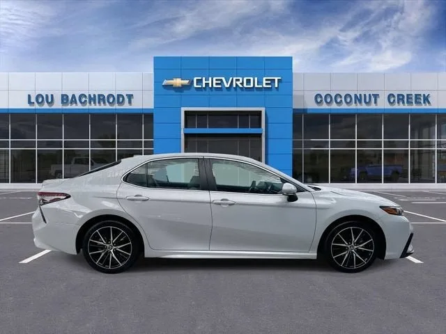2024 Toyota Camry SE photo 9