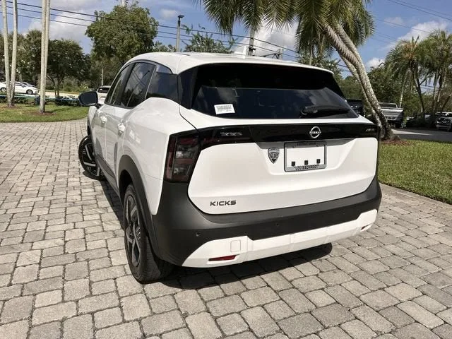 2025 Nissan Kicks SV photo 12