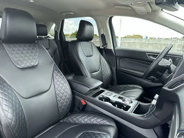 2024 Ford Edge Titanium photo 29