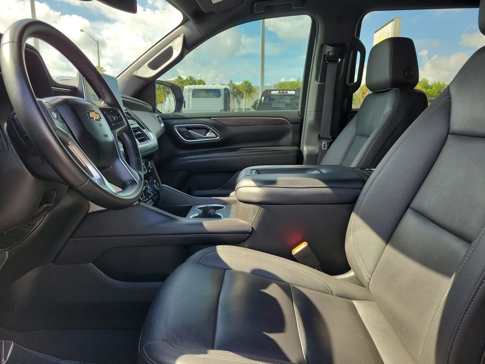 2024 Chevrolet Suburban LT photo 21