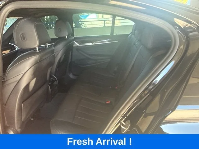 2023 BMW 5 Series 530i xDrive photo 3