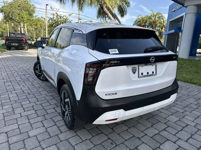 2025 Nissan Kicks SV photo 12