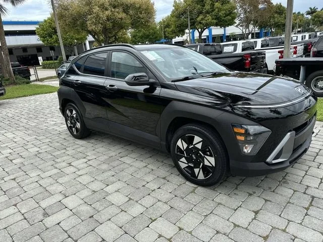 2025 Hyundai Kona SEL photo 15