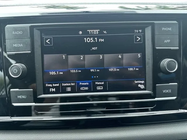 2022 Volkswagen Taos S photo 25