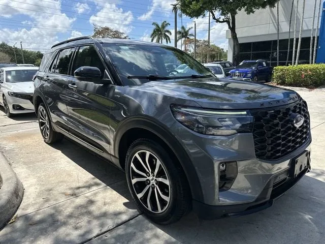 2025 Ford Explorer ST-Line photo 20