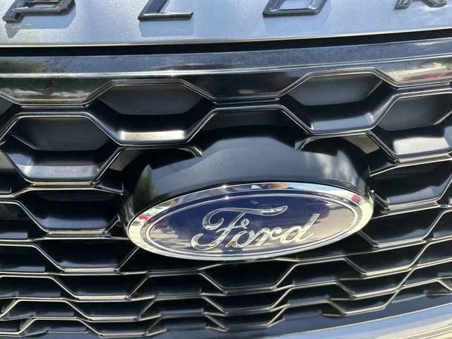 2025 Ford Explorer ST-Line photo 10