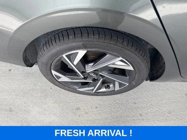 2024 Hyundai Elantra Limited photo 24