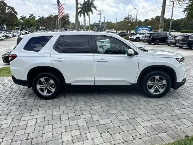 2023 Honda Pilot EX-L 8 Passenger photo 17