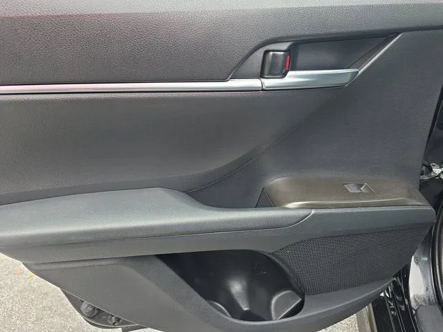 2023 Toyota Camry SE photo 13