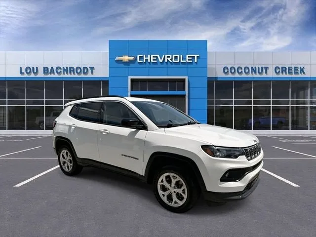 2024 Jeep Compass Latitude photo 2