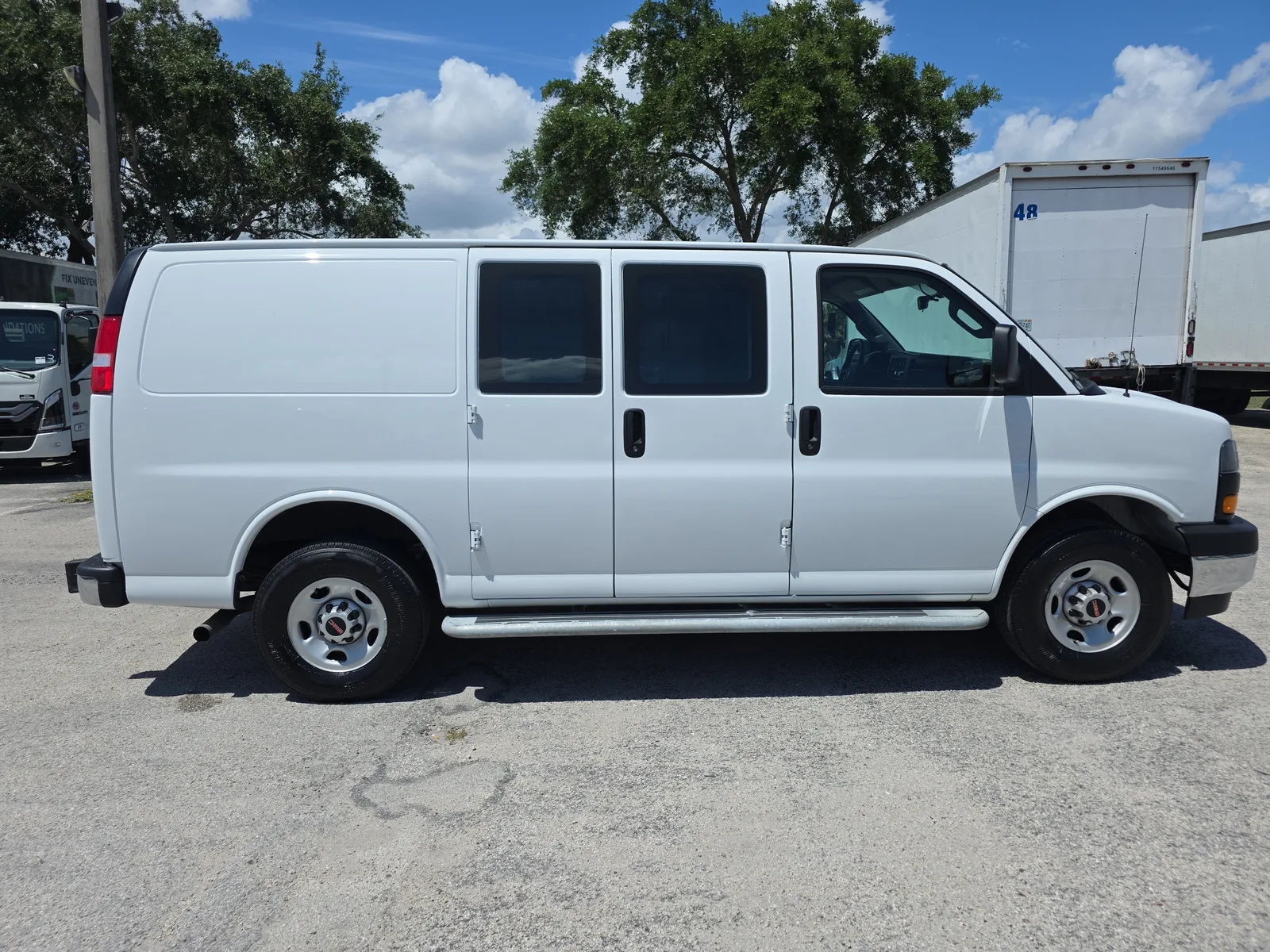 2024 GMC Savana Cargo 2500 Work Van photo 8