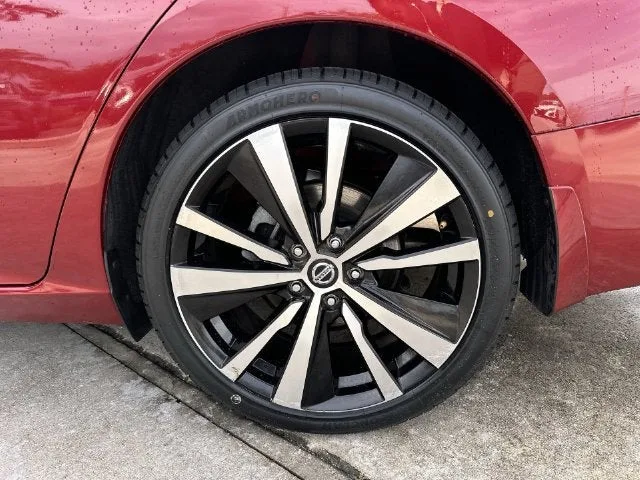 2022 Nissan Altima 2.5 SR photo 11