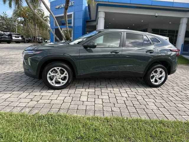2025 Chevrolet Trax LS photo 32