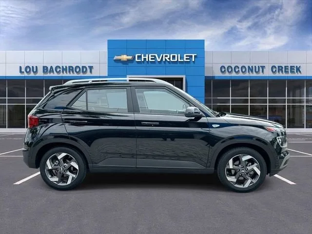 2025 Hyundai Venue SEL photo 9