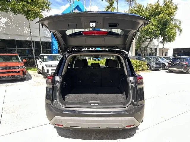 2021 Nissan Rogue SV photo 28