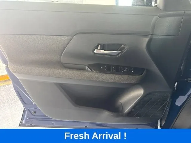 2025 Nissan Kicks SV photo 11