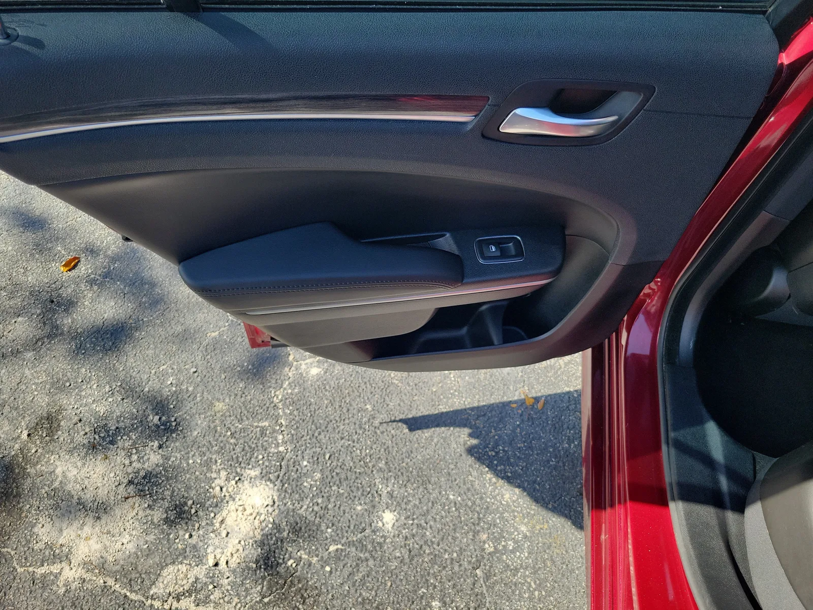 2021 Chrysler 300 Touring L photo 16