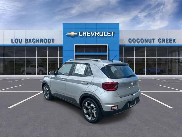2025 Hyundai Venue SEL photo 6
