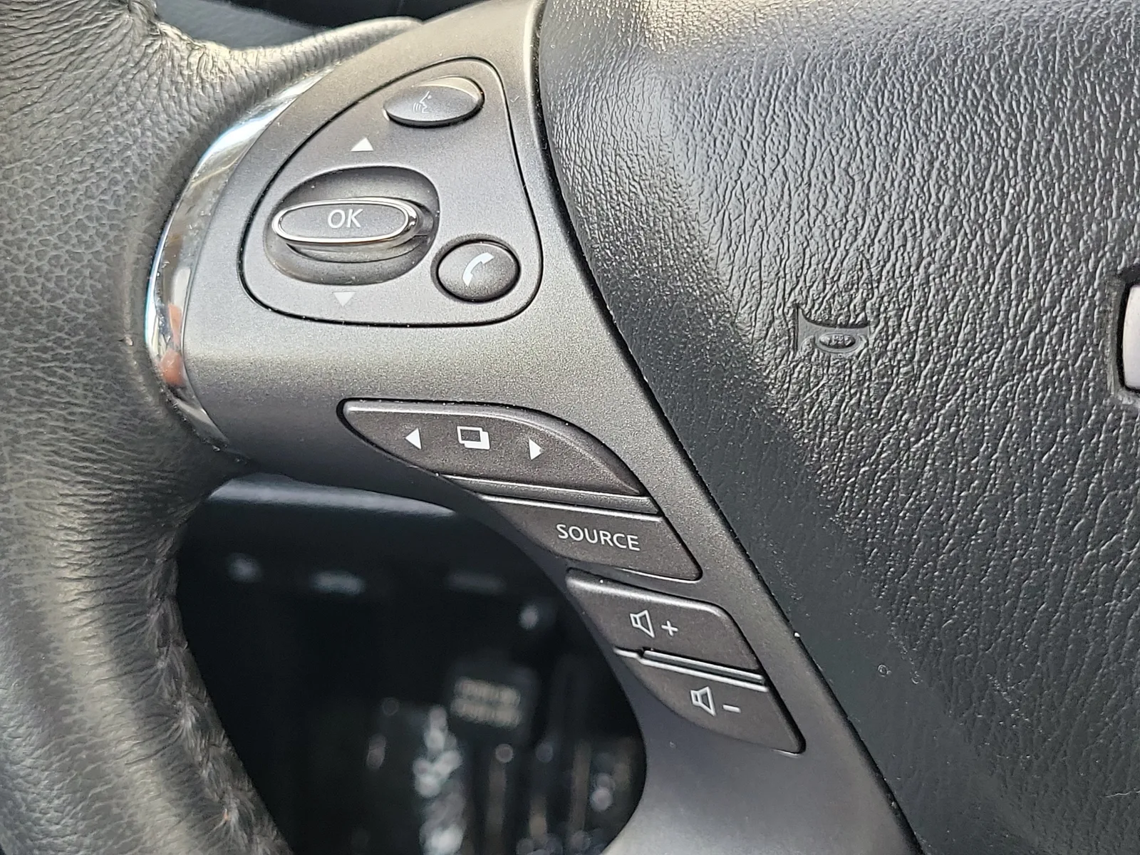 2024 Nissan Murano SL photo 28