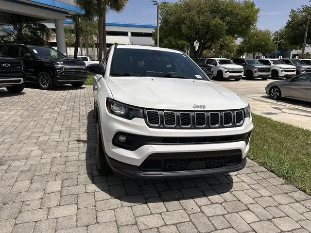 2024 Jeep Compass Latitude photo 17