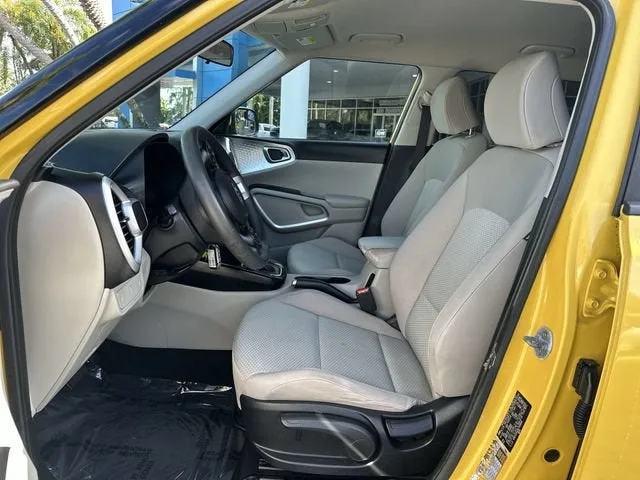 2020 Kia Soul LX photo 30