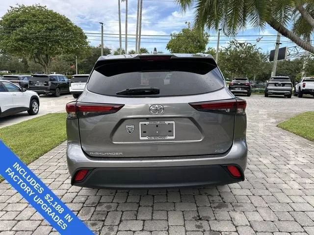2025 Toyota Highlander LE photo 35