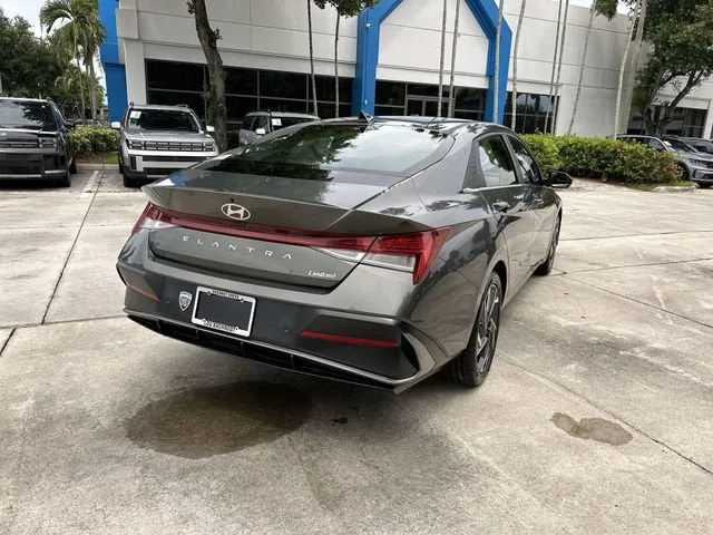 2024 Hyundai Elantra Limited photo 37