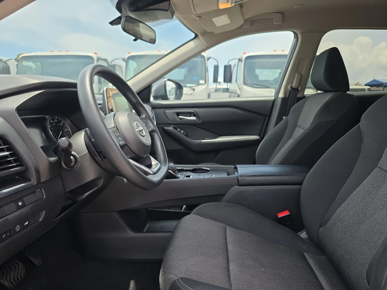 2024 Nissan Rogue SV photo 24
