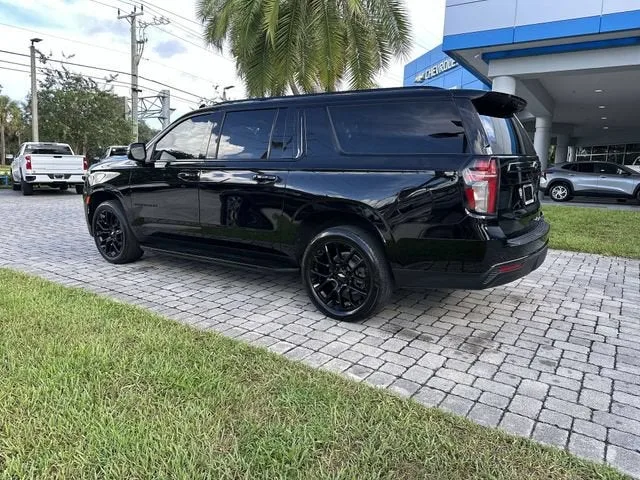 2023 Chevrolet Suburban RST photo 33