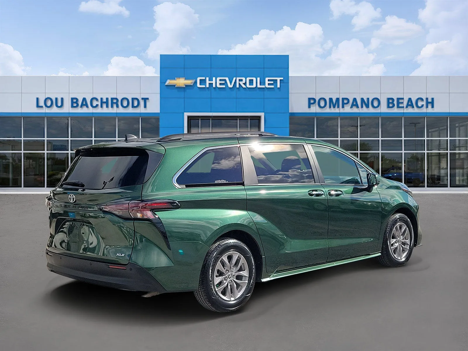2026 Toyota Sienna XLE photo 3