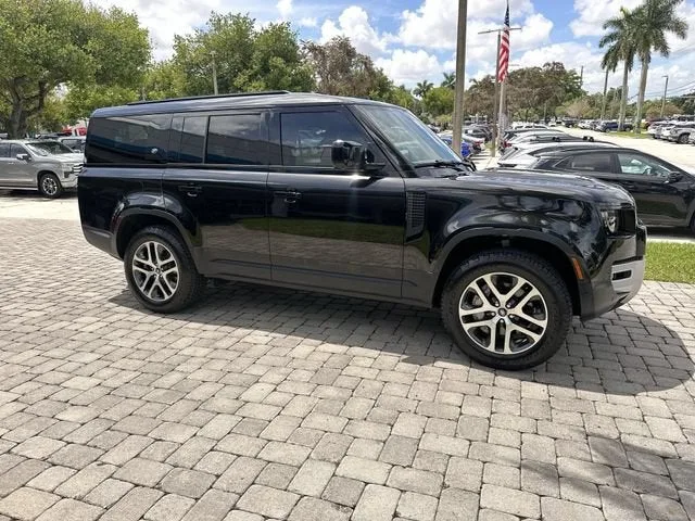 2023 Land Rover Defender SE photo 15