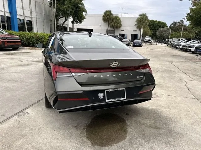 2024 Hyundai Elantra Limited photo 35