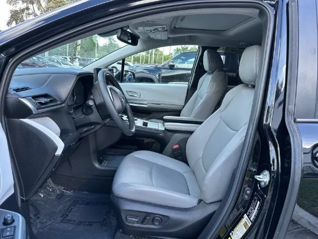 2026 Toyota Sienna XLE photo 30
