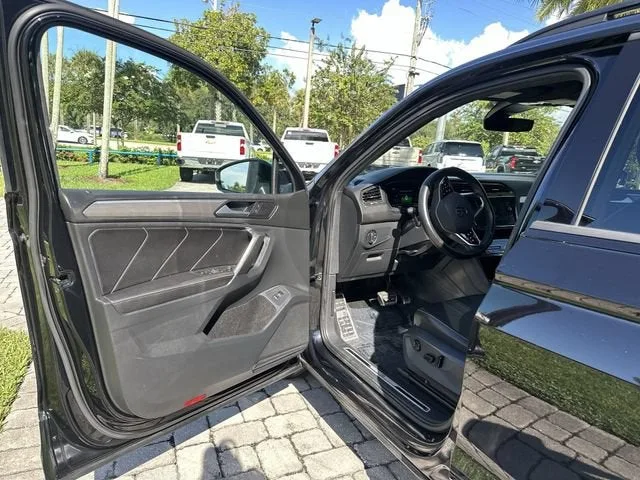 2022 Volkswagen Tiguan SE R-Line Black photo 22