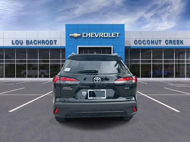 2025 Toyota Corolla Cross XLE photo 7