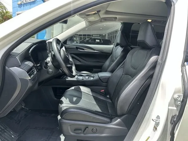 2023 INFINITI QX60 LUXE photo 30
