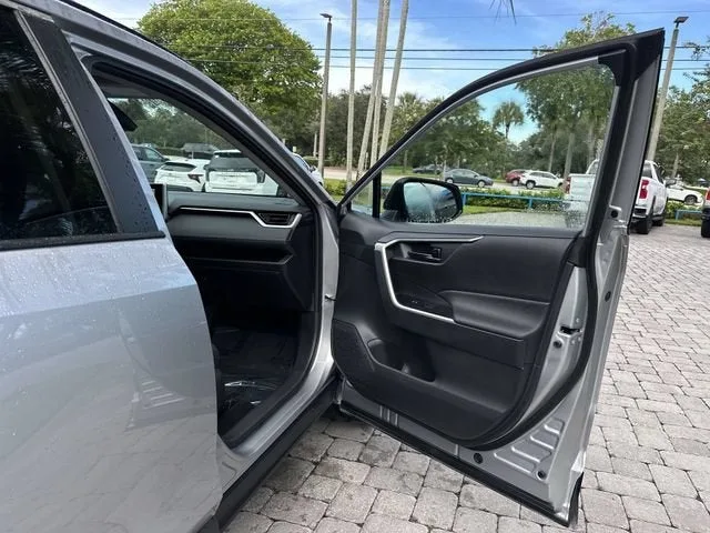 2025 Toyota RAV4 Hybrid LE photo 23