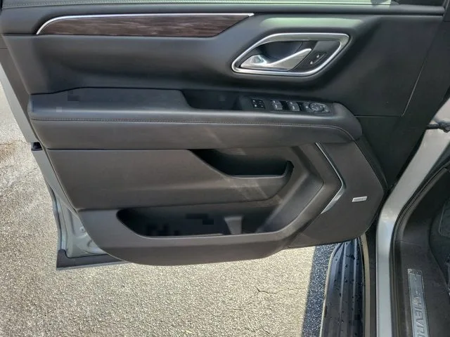 2024 Chevrolet Suburban LT photo 23