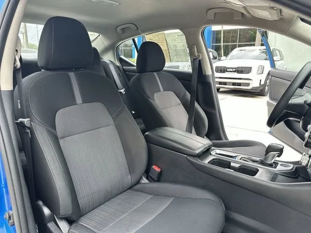 2025 Nissan Sentra SV photo 30