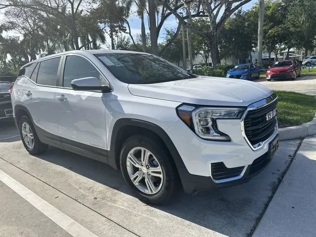 2024 GMC Terrain SLE photo 14