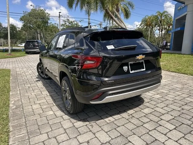 2024 Chevrolet Trax LT photo 12