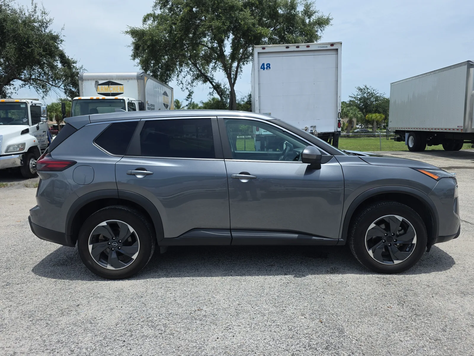 2024 Nissan Rogue SV photo 8
