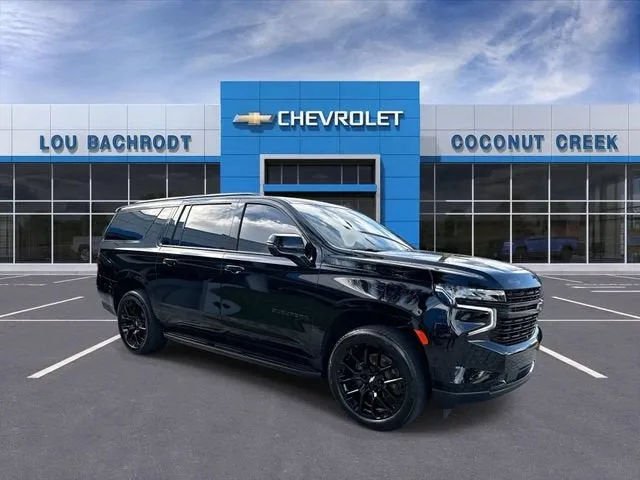 2023 Chevrolet Suburban RST photo 2