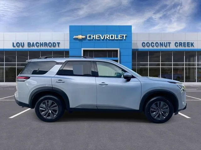 2025 Nissan Pathfinder SV photo 9