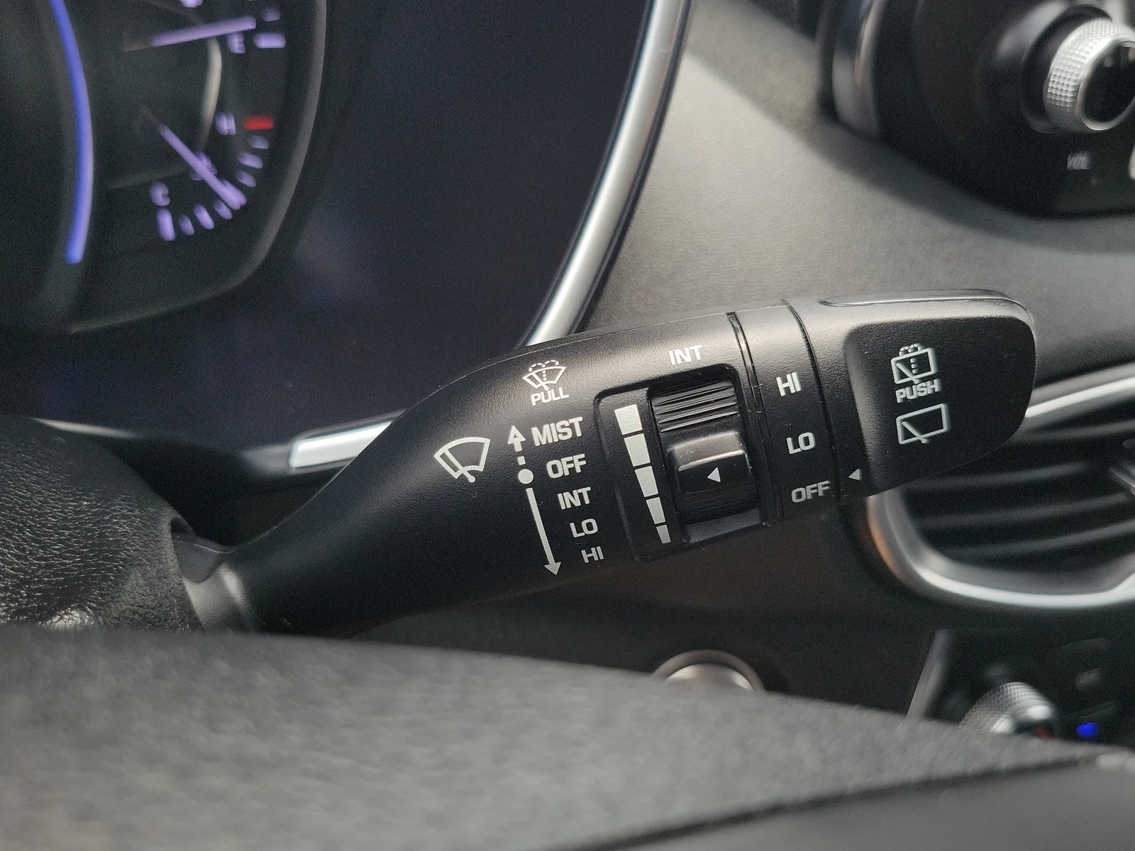 2019 Hyundai Santa Fe SEL Plus photo 28