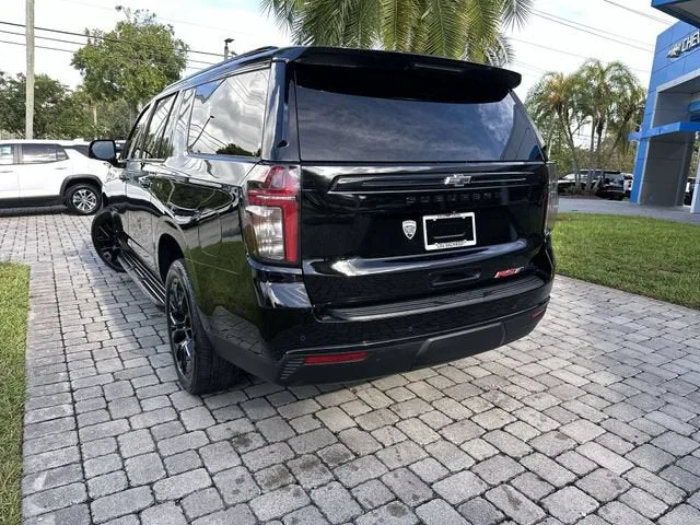 2023 Chevrolet Suburban RST photo 12
